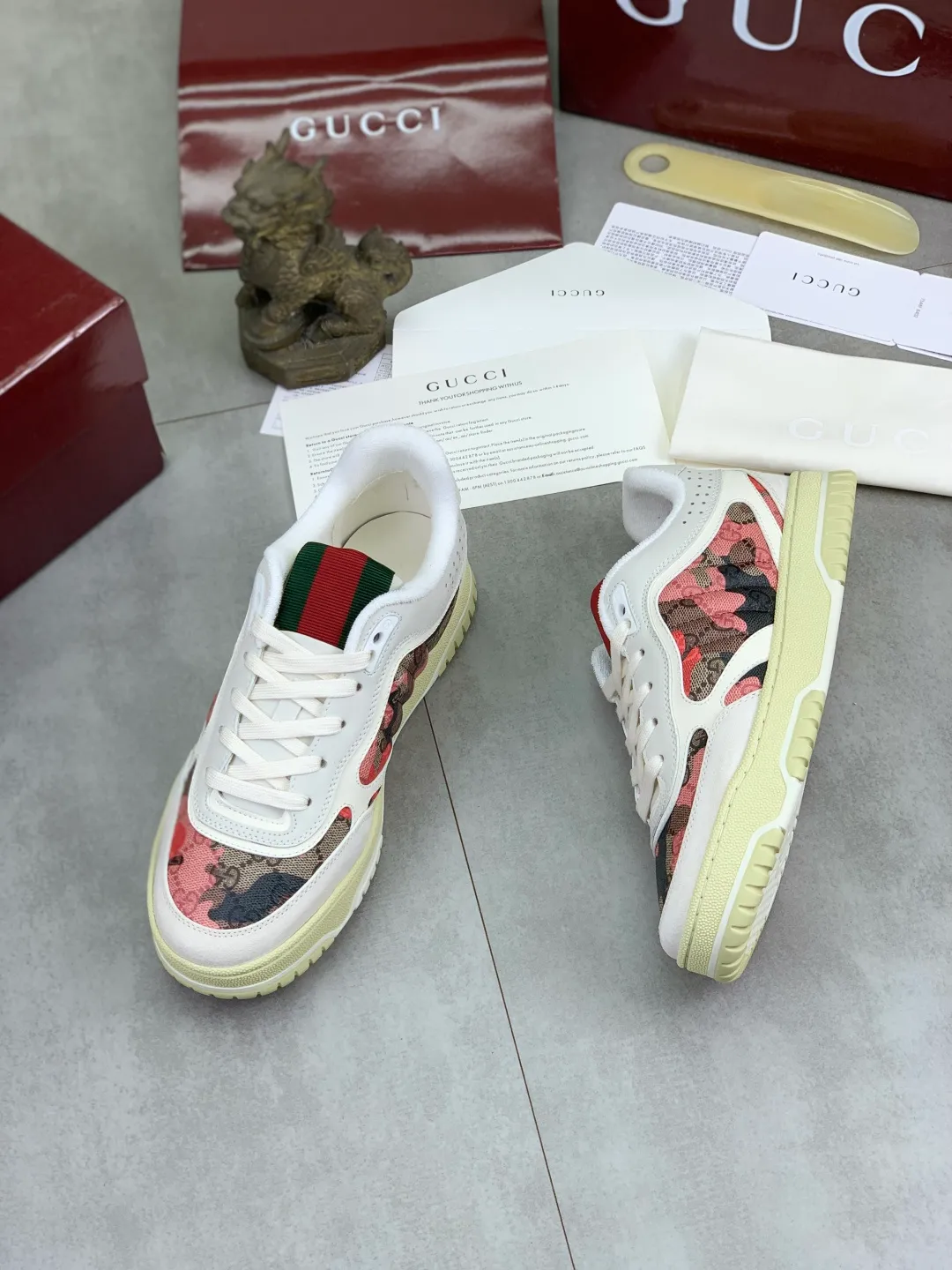Men's shoes 💰P542 New Gucci autumn and winter low-end catwalk casual sneakers, top version! Oil edge craftsmanship. New model for early spring, creating a perfect style, cool and sassy, ​​c-position fashionable wear, classic shoe style with retro and futuristic feel, showing exquisite texture! Open mold to customize high-density outsole. Comes fully packaged. Size: 40-45 Fabric: Imported calfskin punching Lining: Imported original towel lining